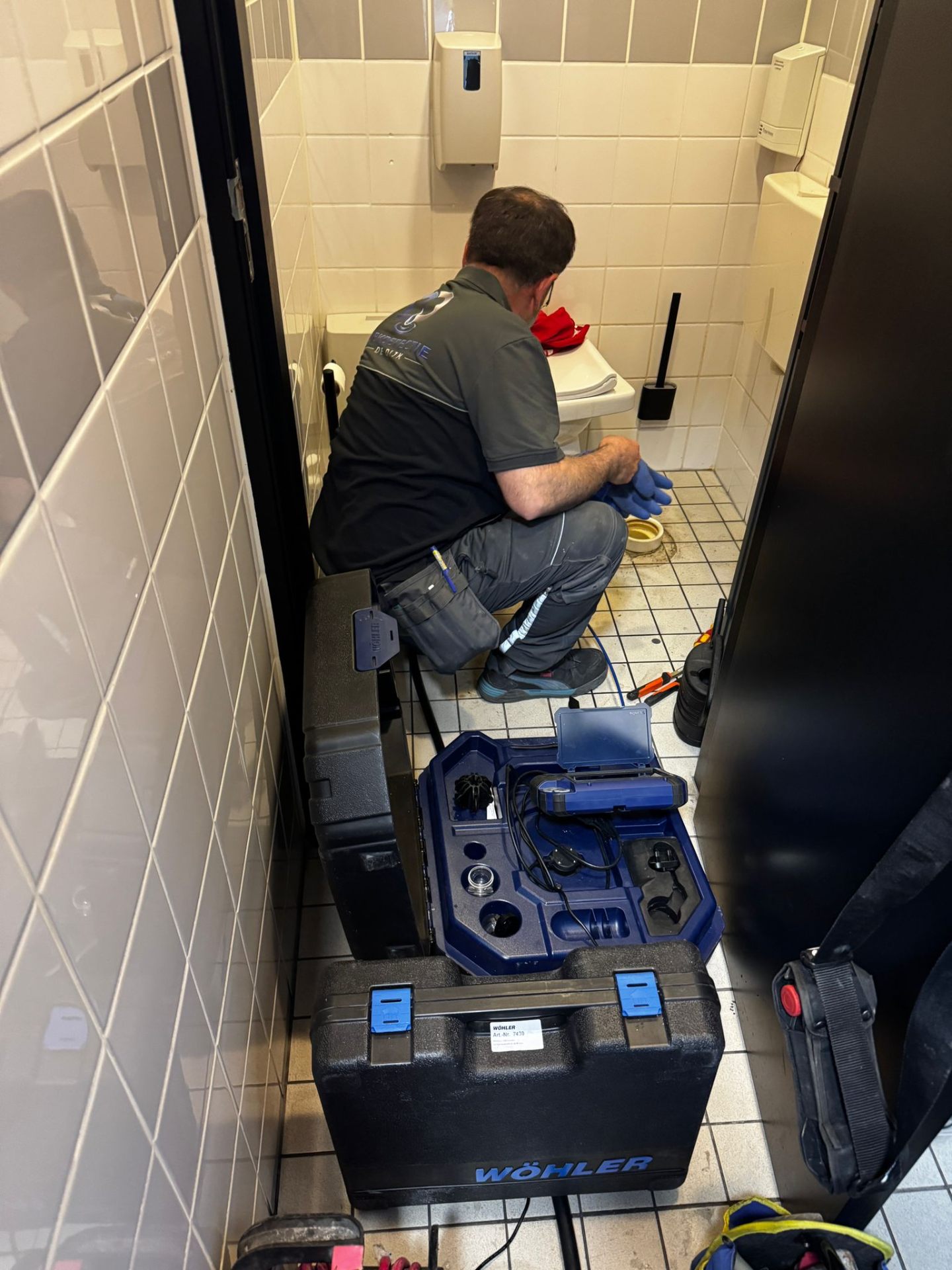 Camera-inspectie van afvoer met Wöhler endoscoopcamera door specialist