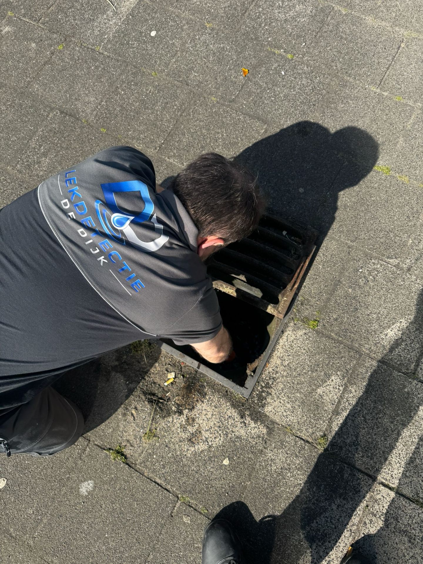 Inspectie van straatkolk en riool door specialist Lekdetectie De Dijk